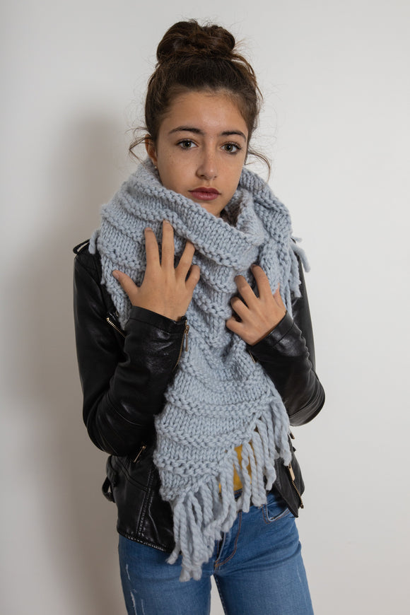 clolicot châle laine épaisse doux confort tricot artisanat fait main hiver femme homme création couleur perle gris clair qualité unique personnalisé accessoire mode