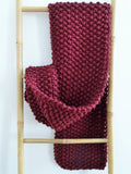 clolicot écharpe épaisse hiver laine tricot artisanat fait main création femme homme doux confort chaud qualité unique accessoire mode style fashion couleur bordeaux