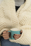 clolicot plaid couverture salon décoration chaud laine épaisse tricot artisanat fait main création doux confort femme homme motif personnalisé accessoire unique qualité couleur blanc blanche clair épuré