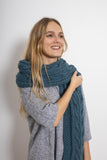 clolicot écharpe hiver laine tricot artisanat fait main création femme homme doux confort qualité unique motif torsade accessoire mode style couleur denim bleu