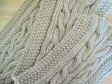 clolicot écharpe hiver laine tricot artisanat fait main création femme homme doux confort qualité unique motif torsade accessoire mode style couleur beige clair